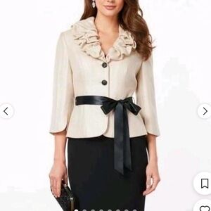 ⭐️Adrianna Papell Stunning Ruffled Collar Jacket⭐️